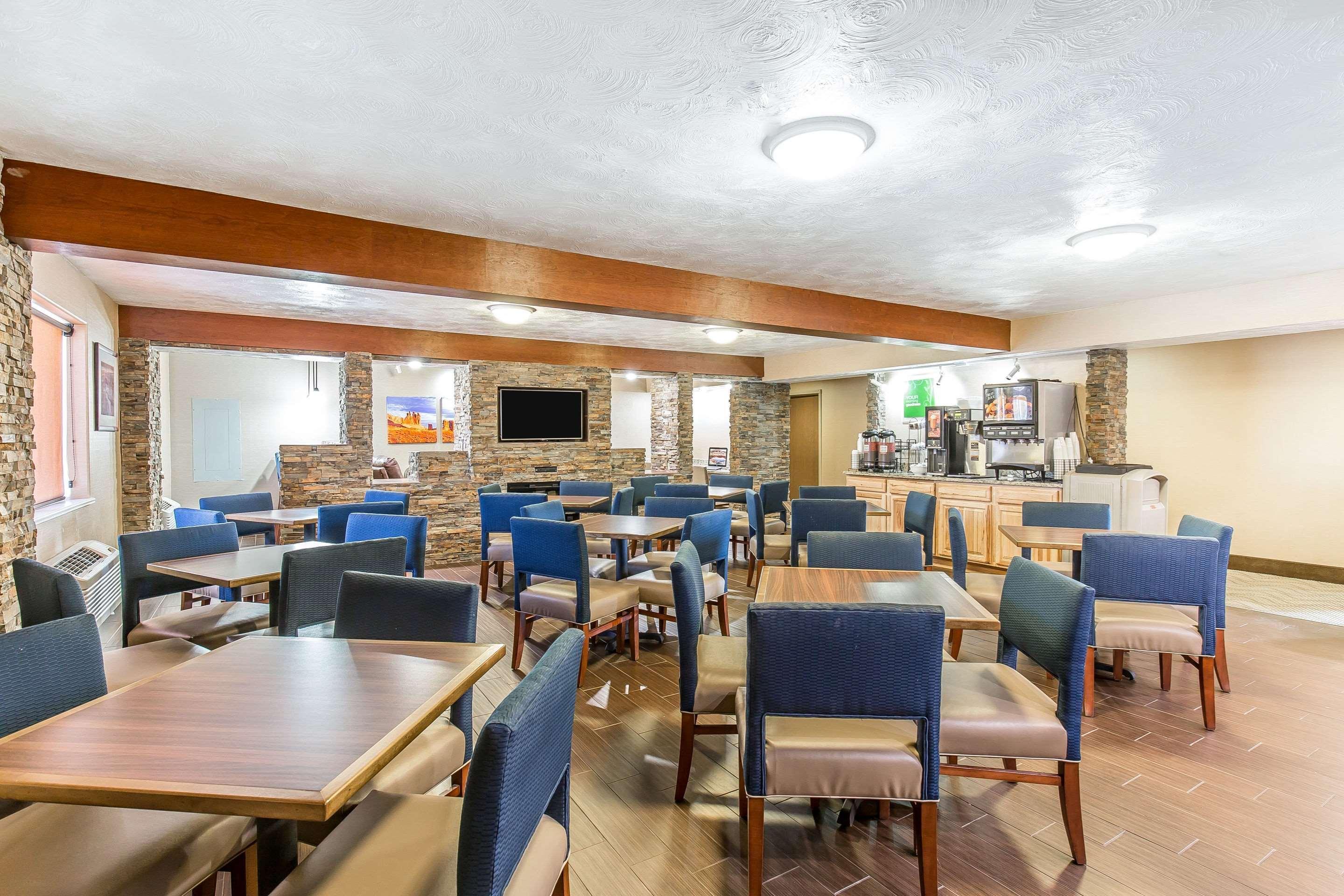 Comfort Inn Green River National Park Area Exterior photo