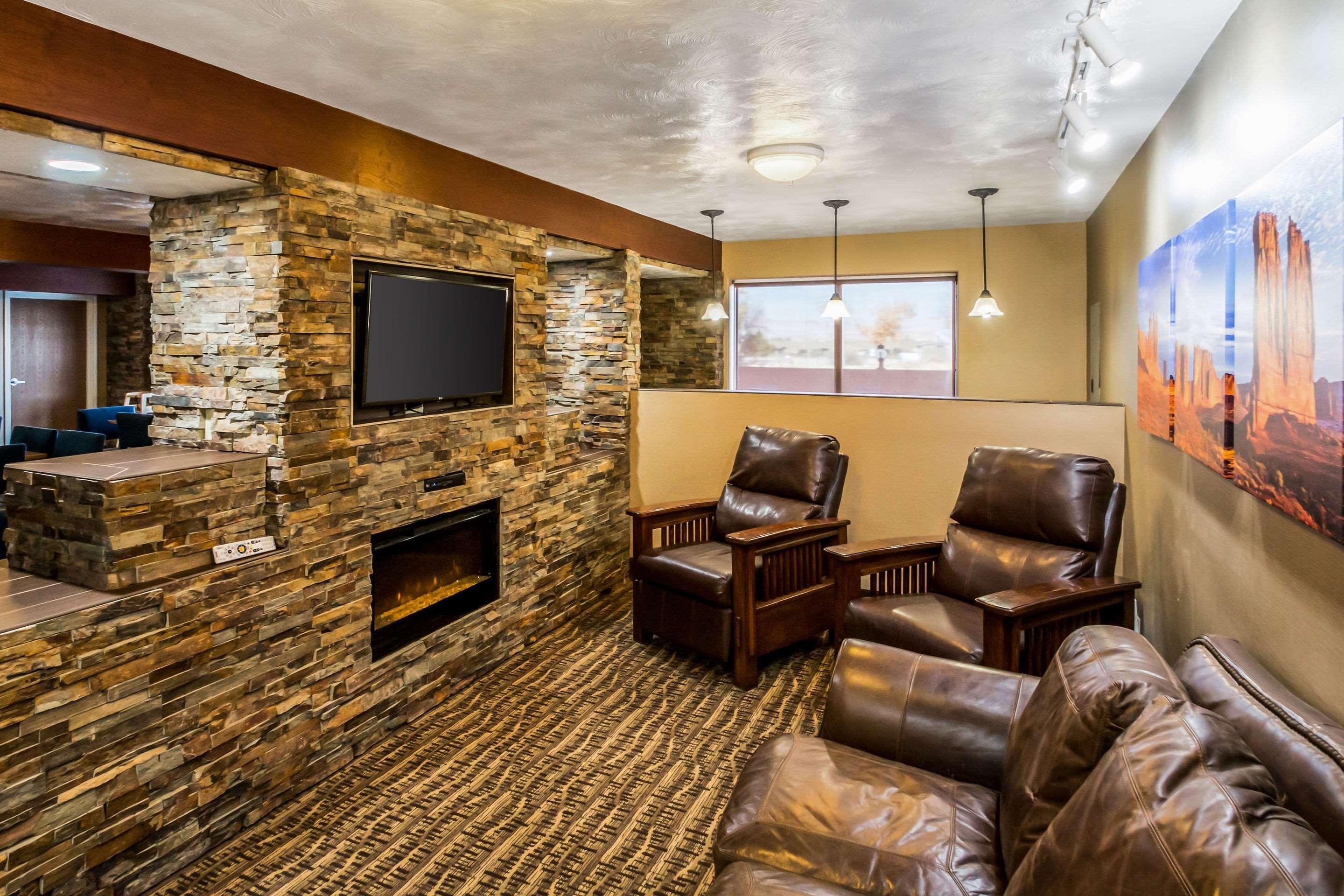 Comfort Inn Green River National Park Area Exterior photo